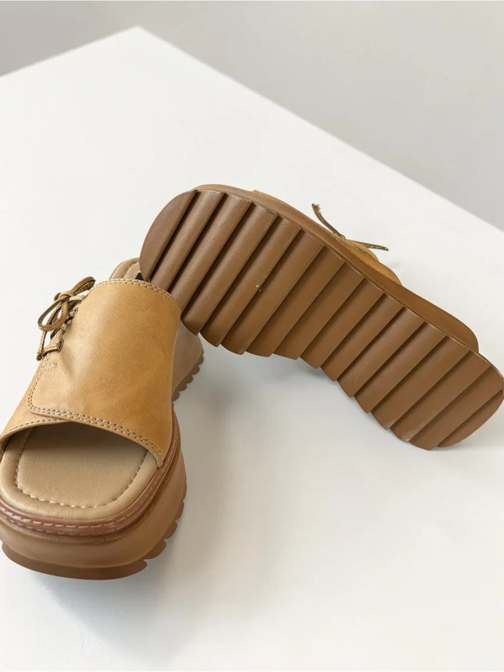 Vintage 90s lei Tan Leather Platform Wedge Sandals Y2K Chunky NWOT 2000s